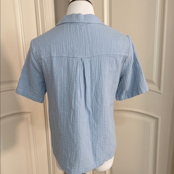 Quince cotton Light Blue Button-Up short sleeve Women's Top - Picture 3 of 4